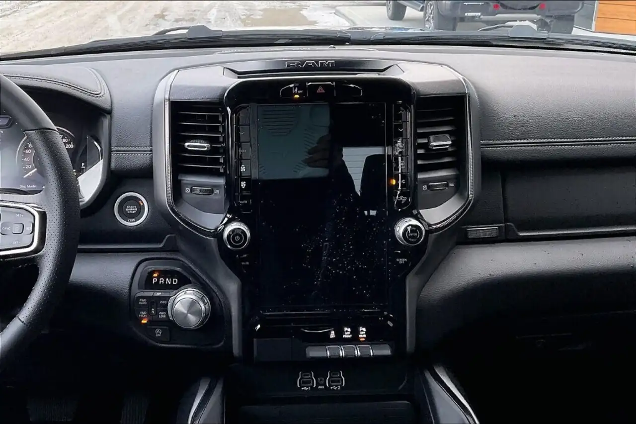 RAM 1500 снимка RAM 1500