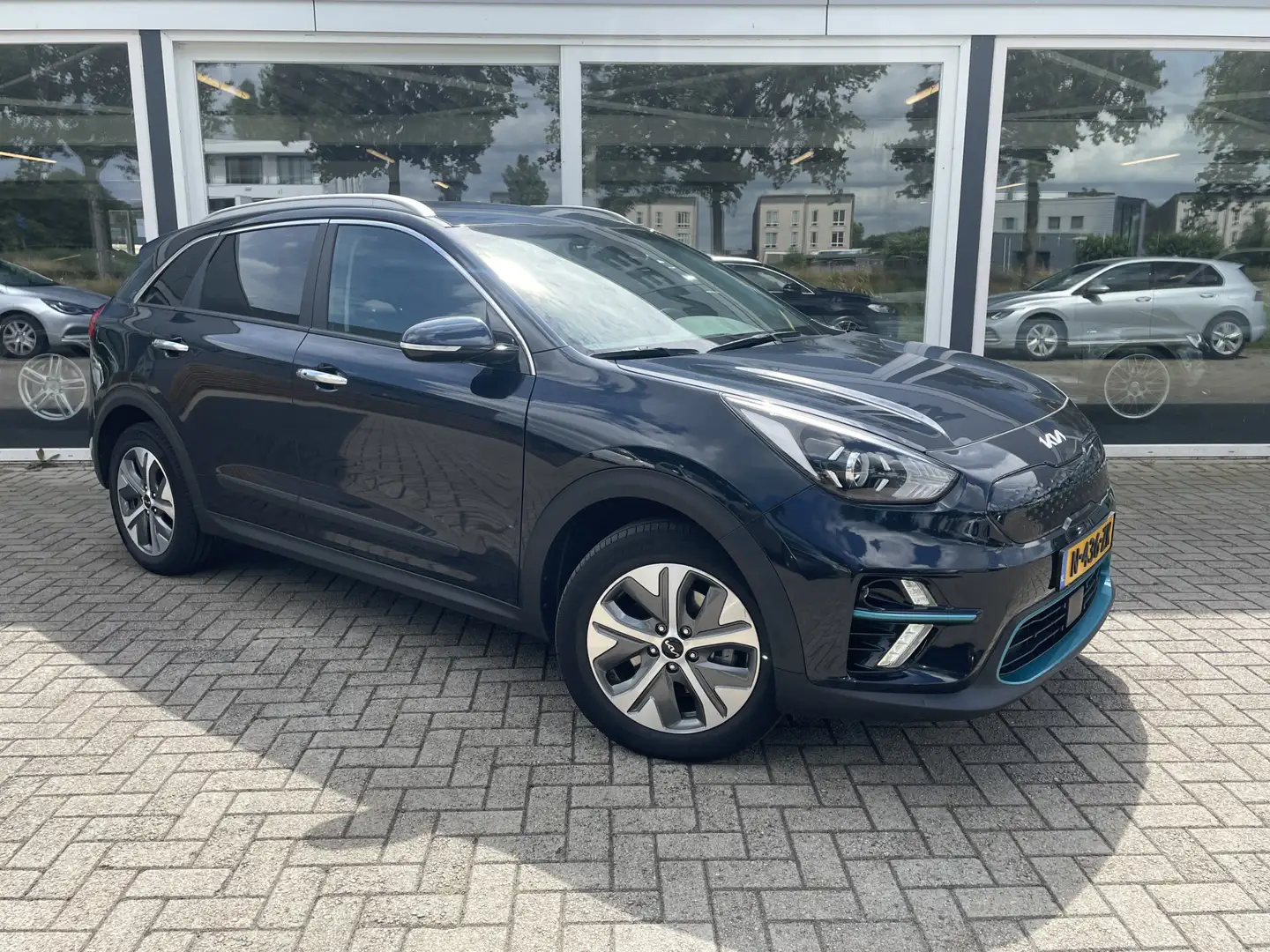 Kia e-Niro ExecutiveLine 64 kWh 50% deal 10.975,- ACTIE Stoel Albastru - 1