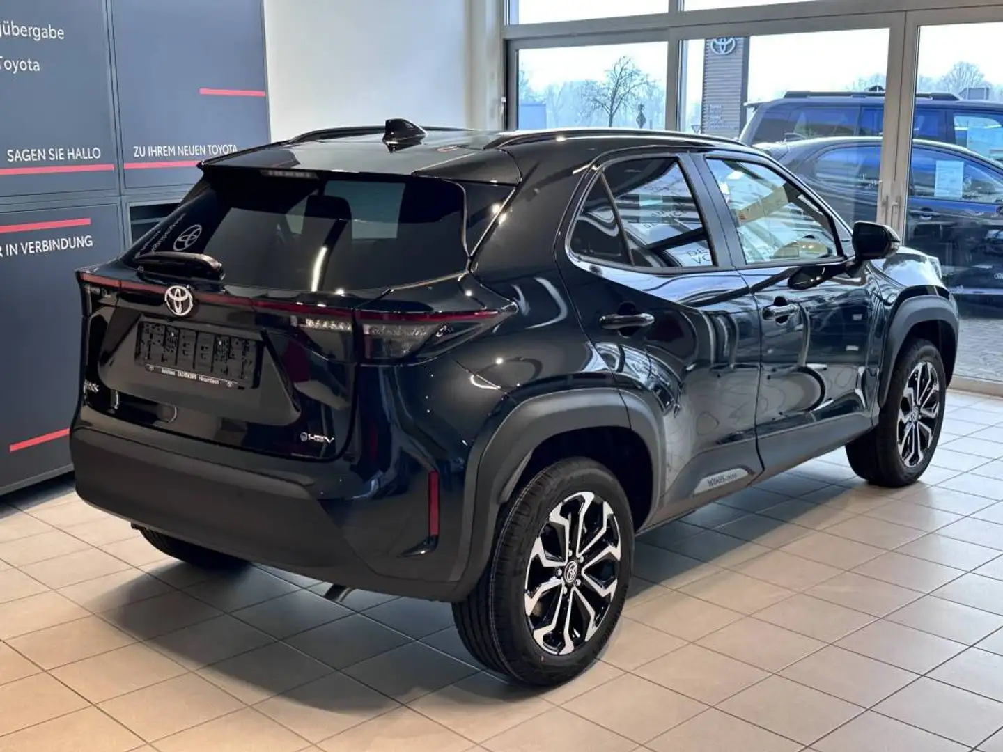 Toyota Yaris Cross 1,5 l 130 4x2 Team D + Winter P + Safety P Schwarz - 2