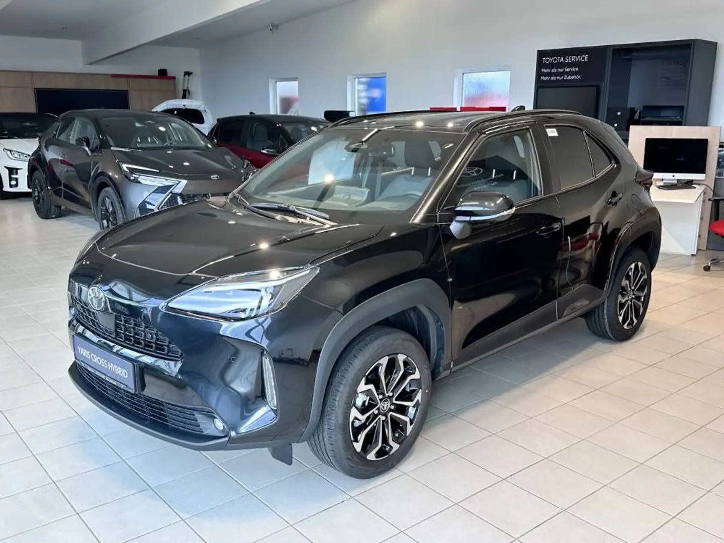 Toyota Yaris Cross 1,5 l 130 4x2 Team D + Winter P + Safety P Noir - 1