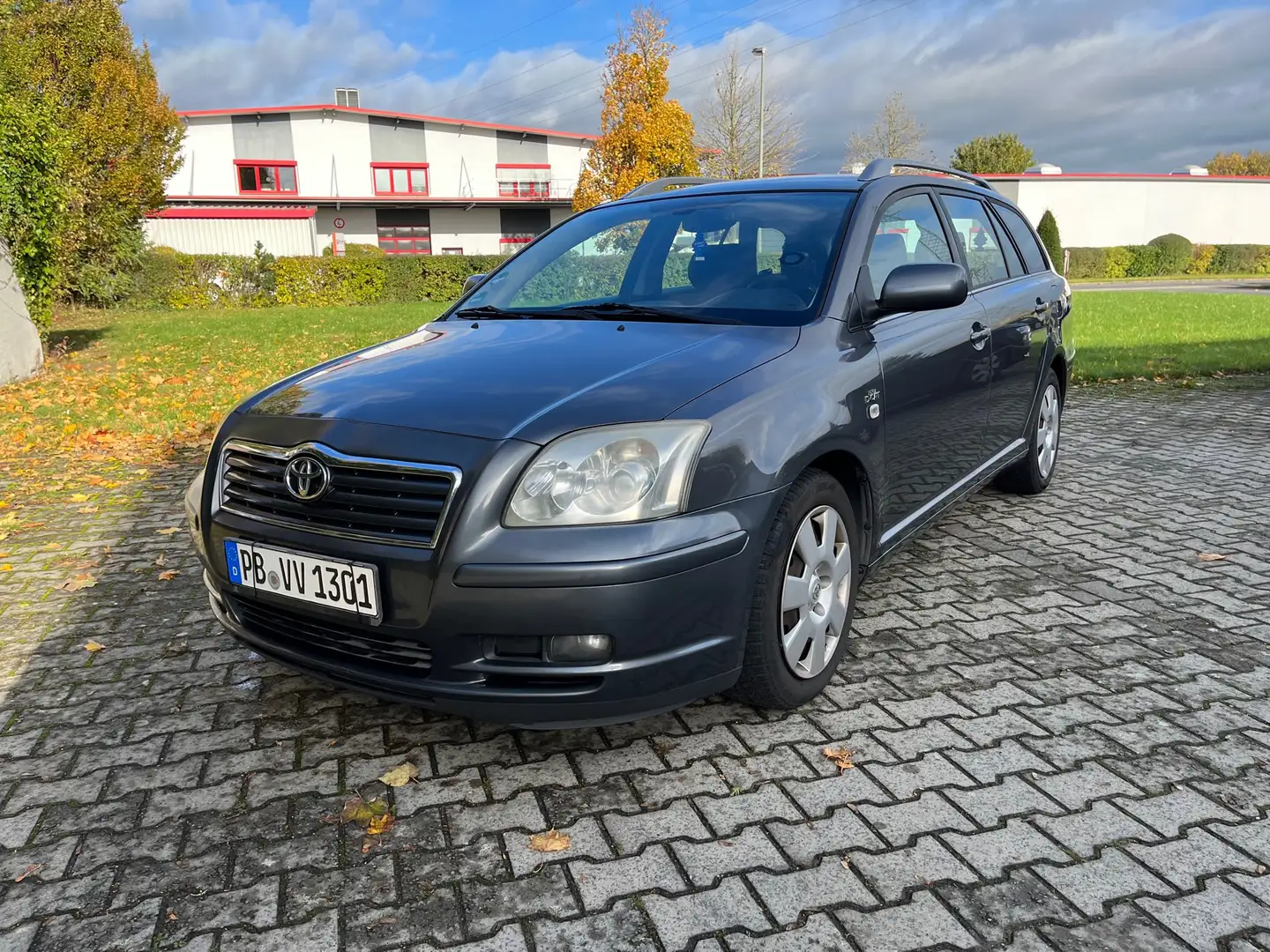 Toyota Avensis 2.2 D-CAT Blau - 1