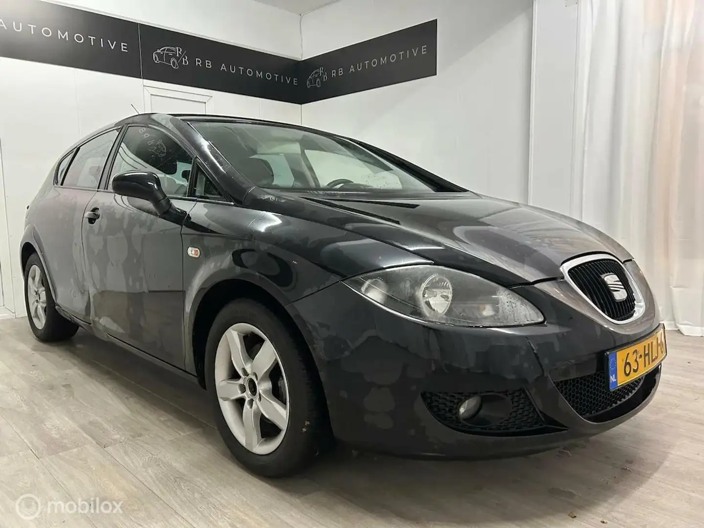 SEAT Leon 1.6 25 Edition I Černá - 2