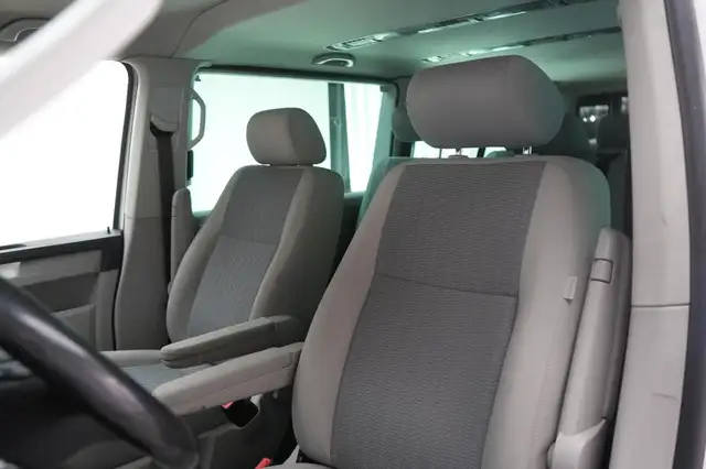 Volkswagen Caravelle view 10