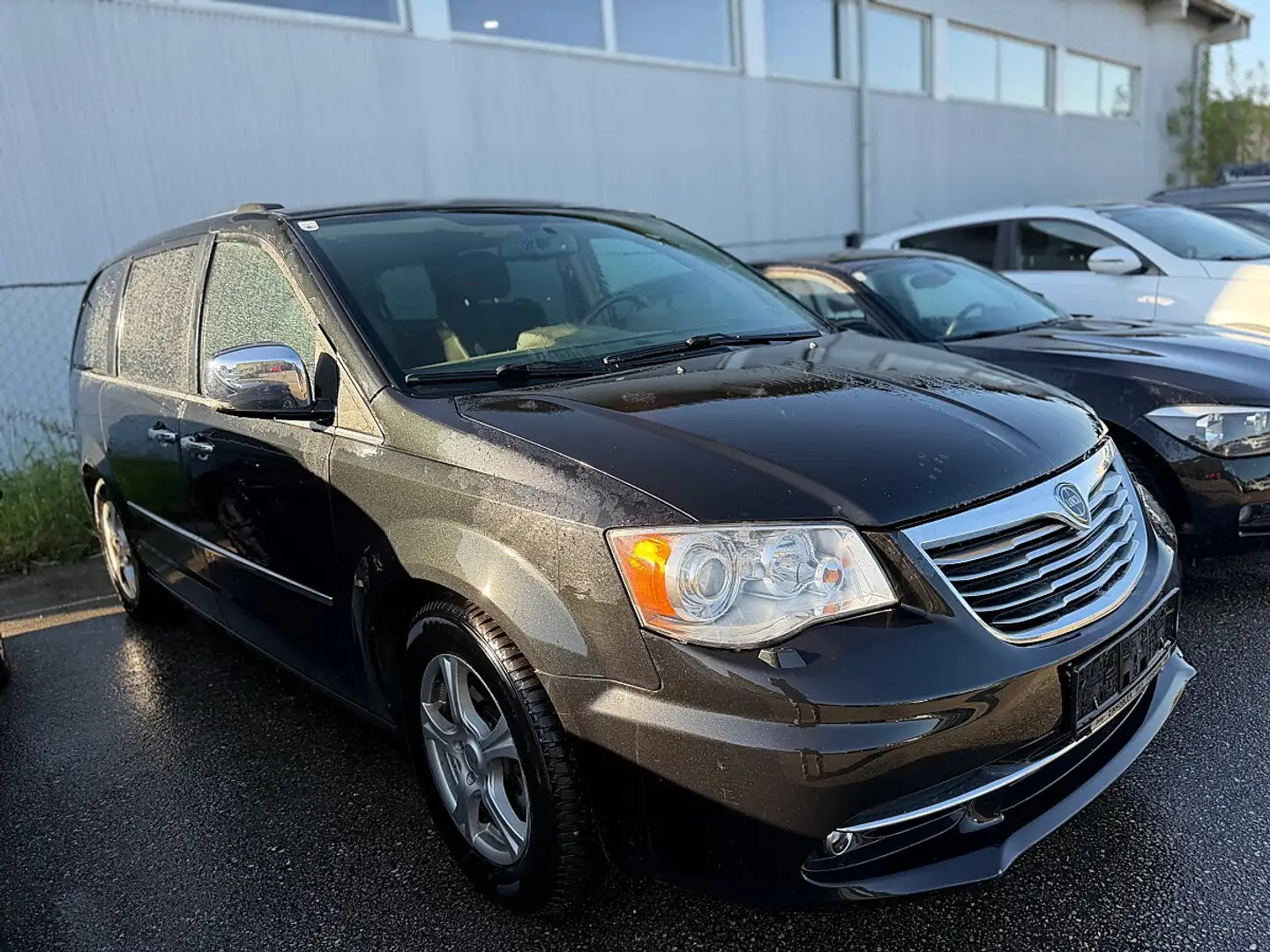 Lancia Voyager 2,8 CRD Platinum Schwarz - 2