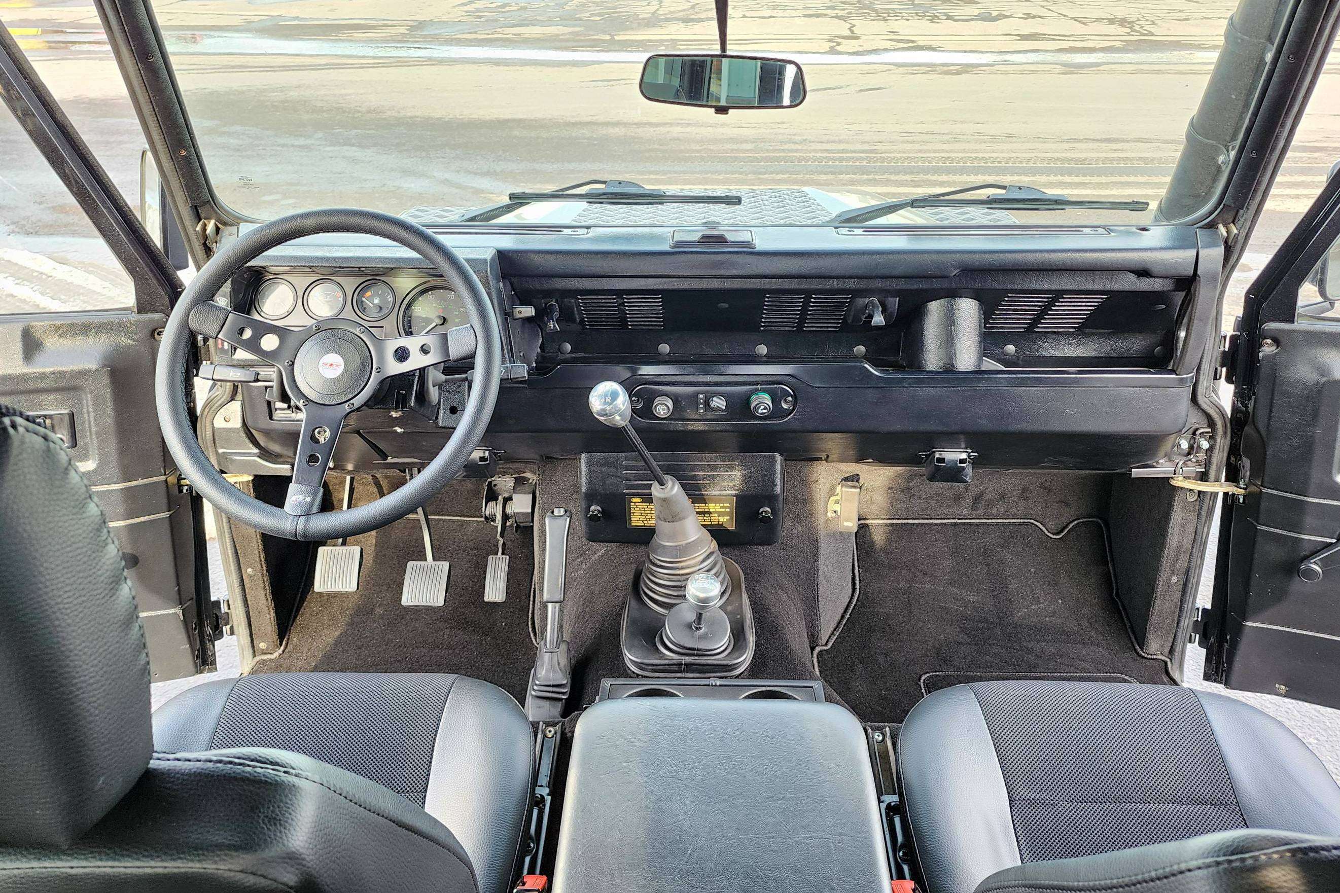1999 Land Rover Defender alt 5
