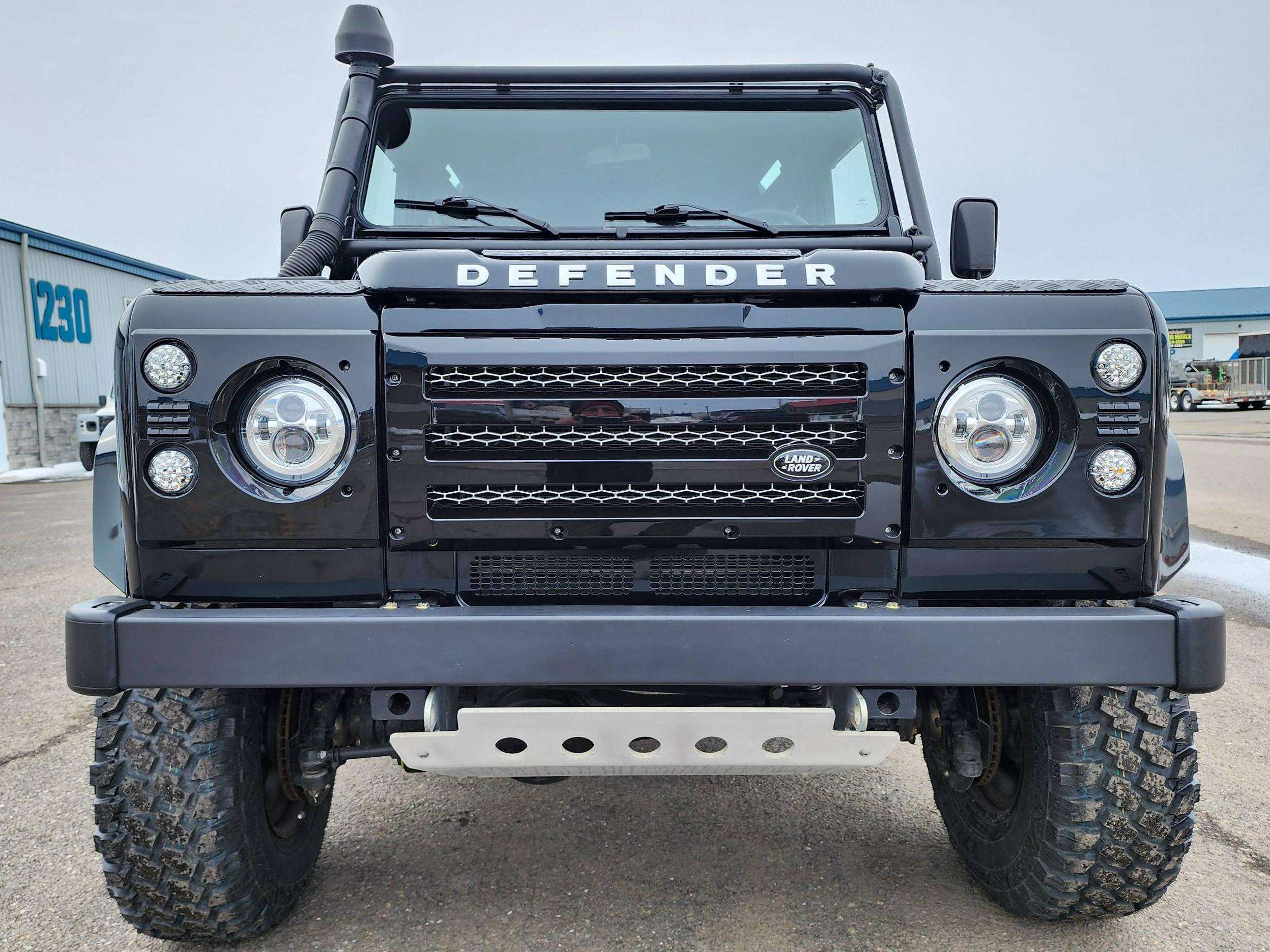 1999 Land Rover Defender alt 2