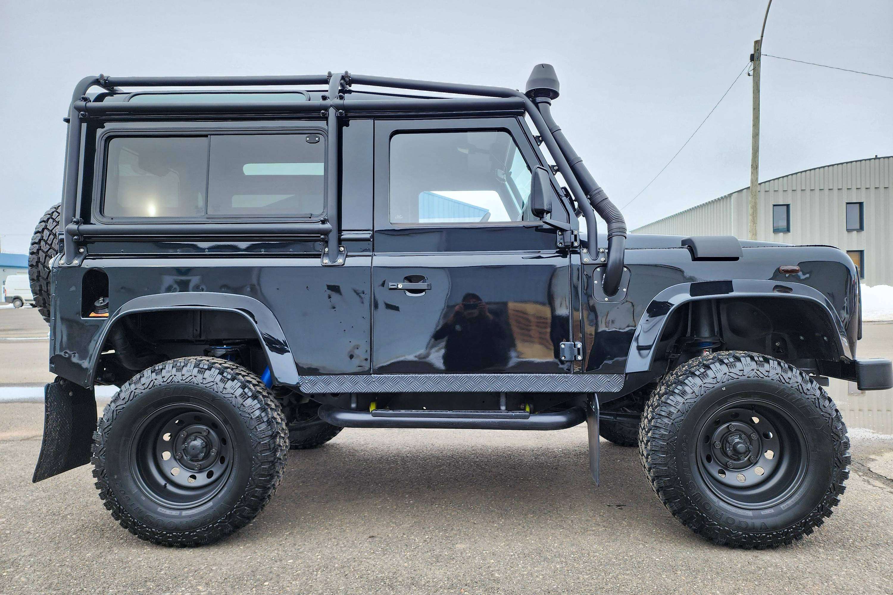 1999 Land Rover Defender alt 4