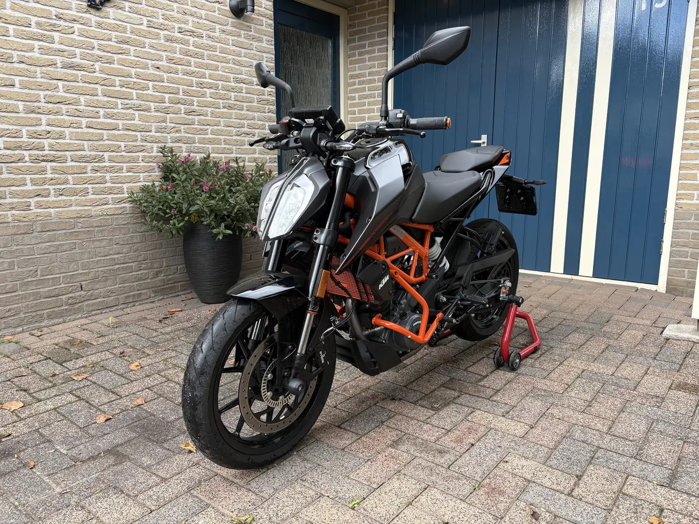 KTM 390 Duke 2023 Zwart - 2