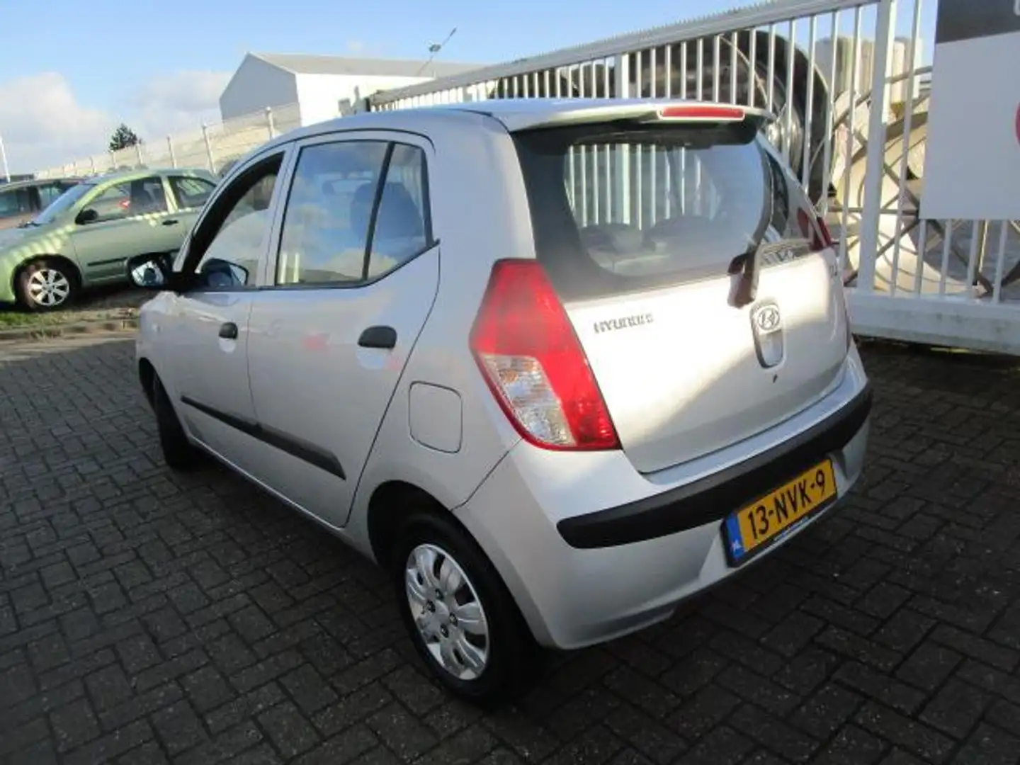 Hyundai i10 1.1 Active Cool Grijs - 2