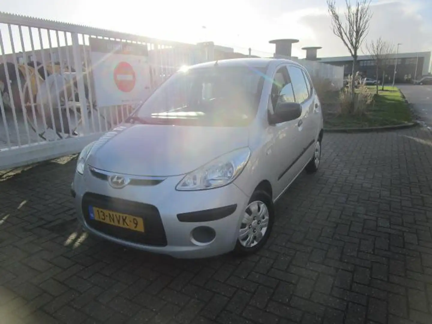 Hyundai i10 1.1 Active Cool Grijs - 1