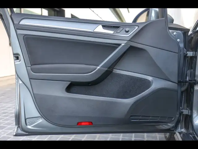 Volkswagen Golf view 8