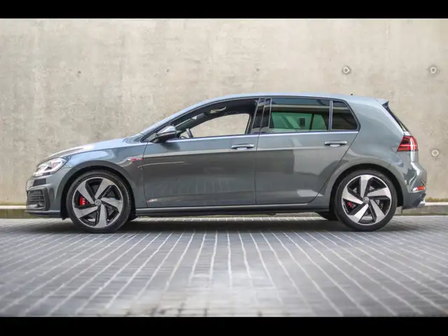 Volkswagen Golf view 2