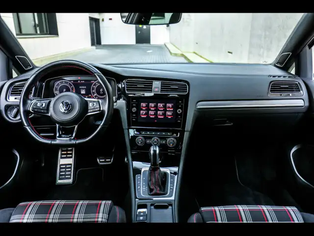 Volkswagen Golf view 13
