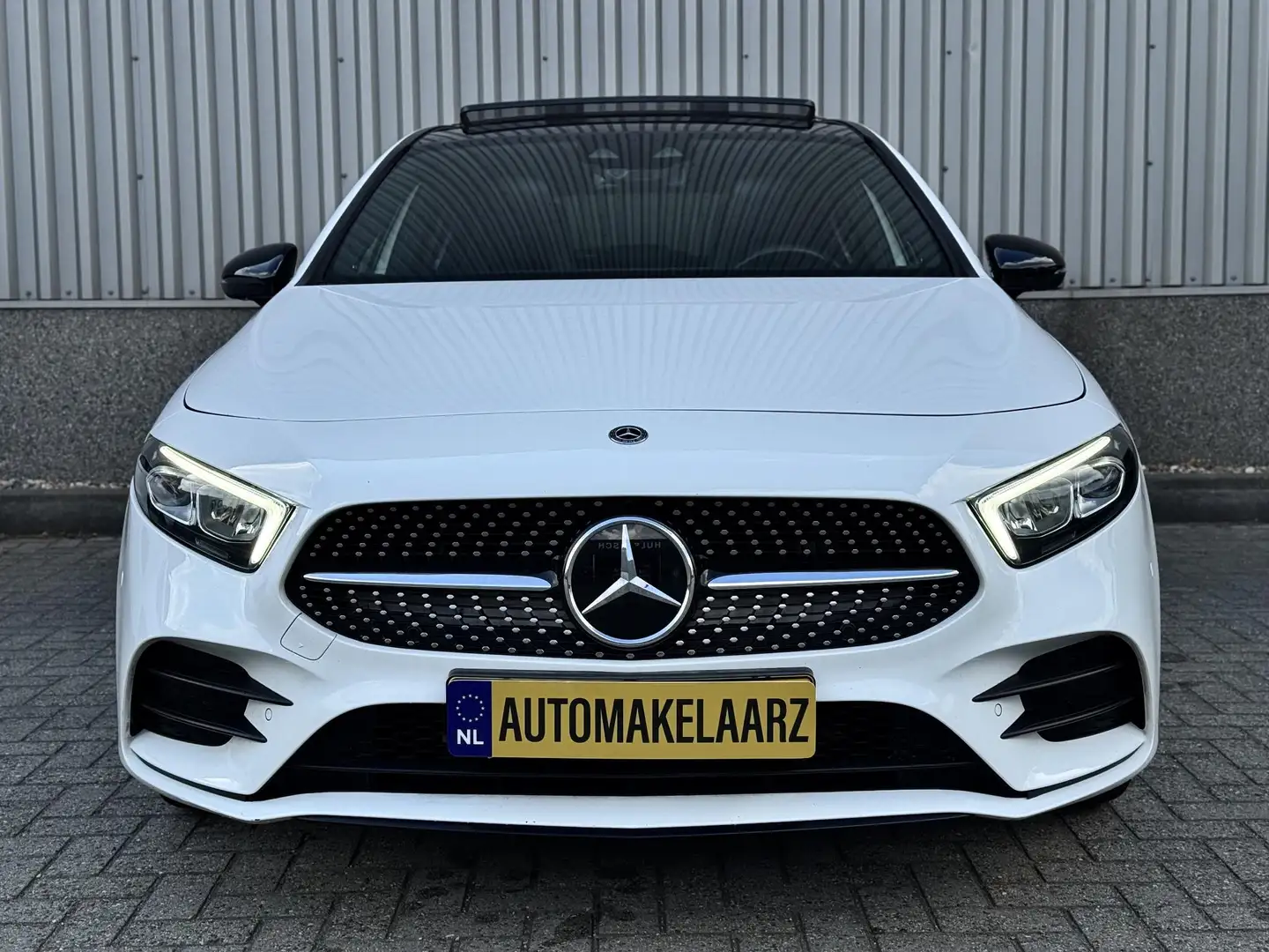 Mercedes-Benz A 250 e AMG Line PANO SFEERVERLICHTING Weiß - 2