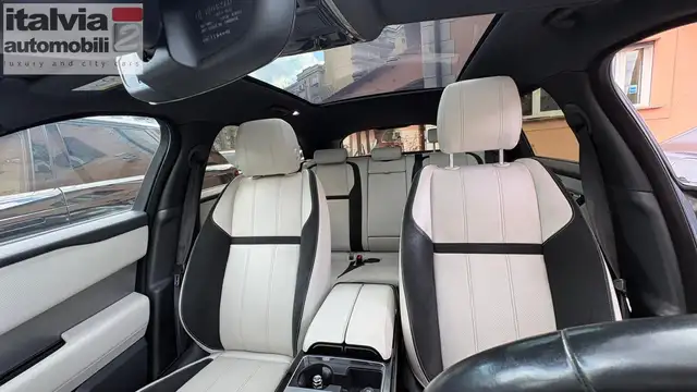Land Rover Range Rover Velar 2.0 I4 R-Dynamic HSE 4WD Auto