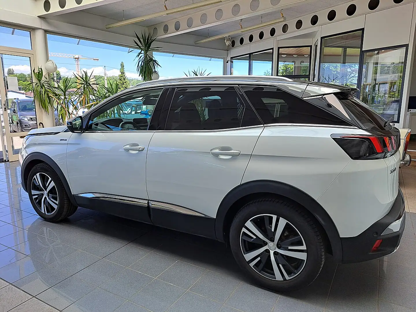Peugeot 3008 2,0 BlueHDi 150 S&S 6-Gang GT Line Weiß - 2