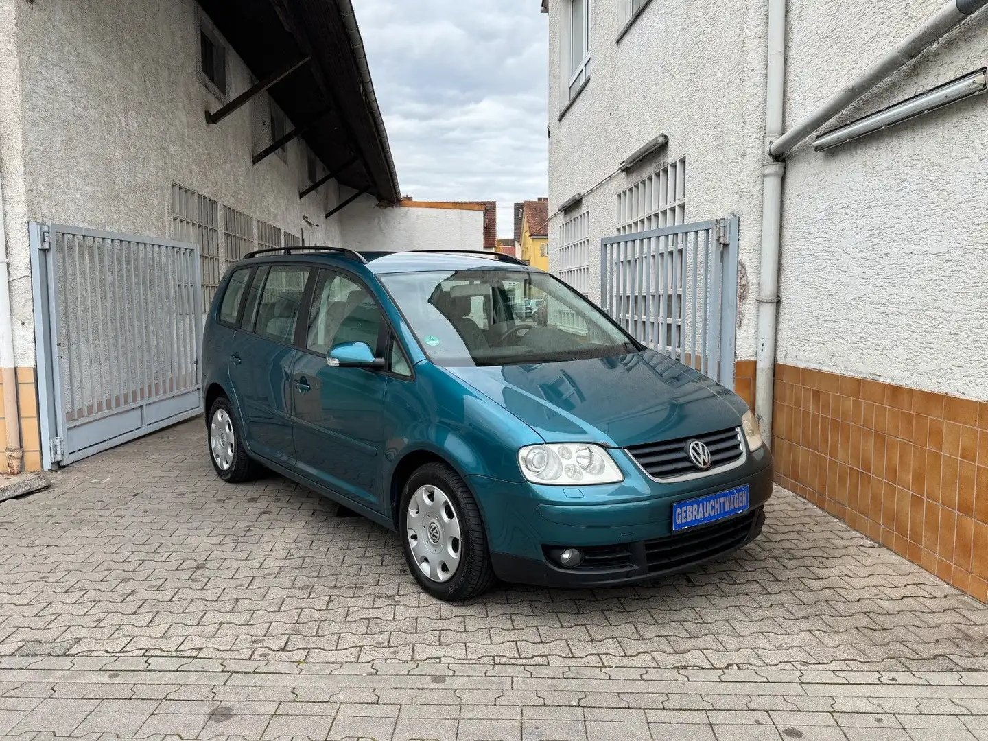 Volkswagen Touran 2.0TDI DSG*7-Sitze*Klima*PDC*Bi-Xe*1.Hd. Grün - 1