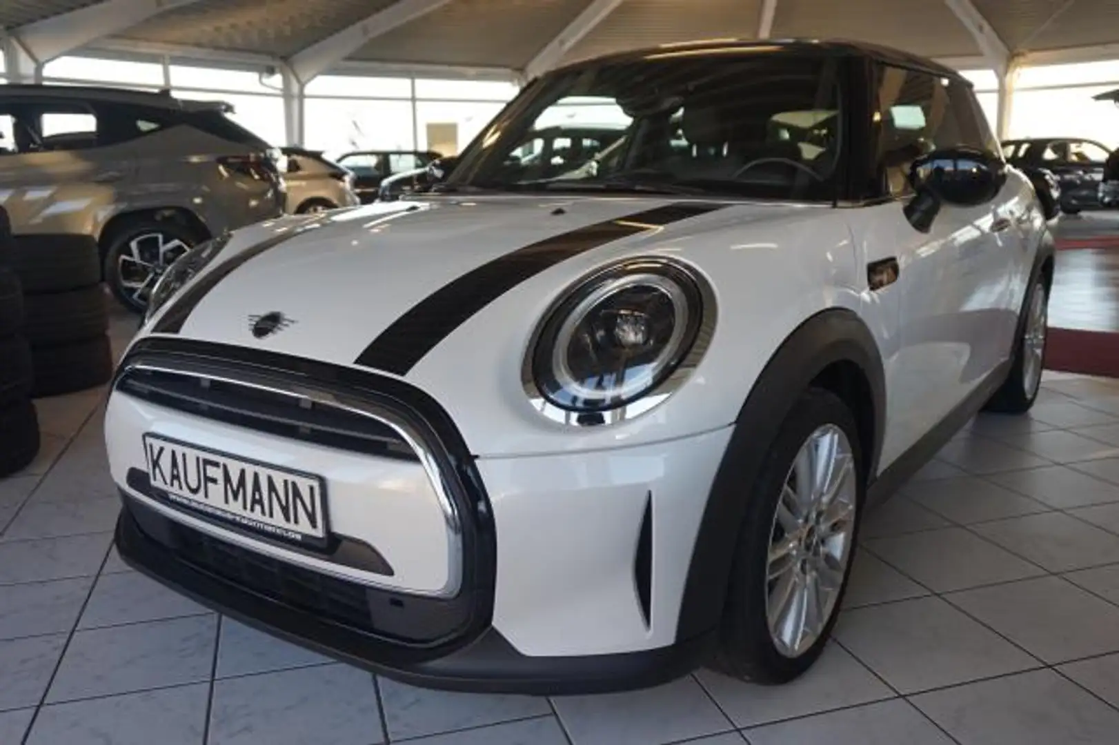 MINI Cooper COOPER 1,5 CAMDEN LEDER NAVI LED SHZ TEMPOMAT 17" Weiß - 2