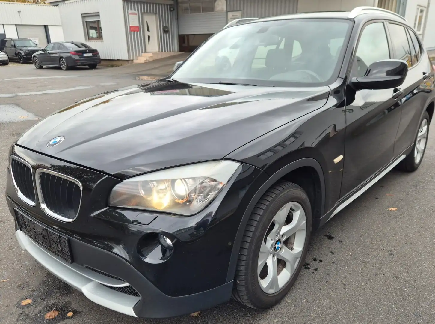 BMW X1 BMW X1 18 i sDrive Pano Bi Xenon PDC Schwarz - 1