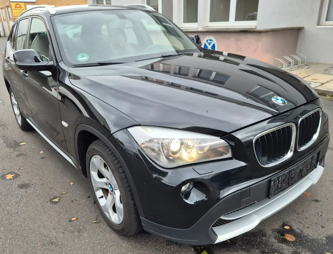 BMW X1 BMW X1 18 i sDrive Pano Bi Xenon PDC Schwarz - 2