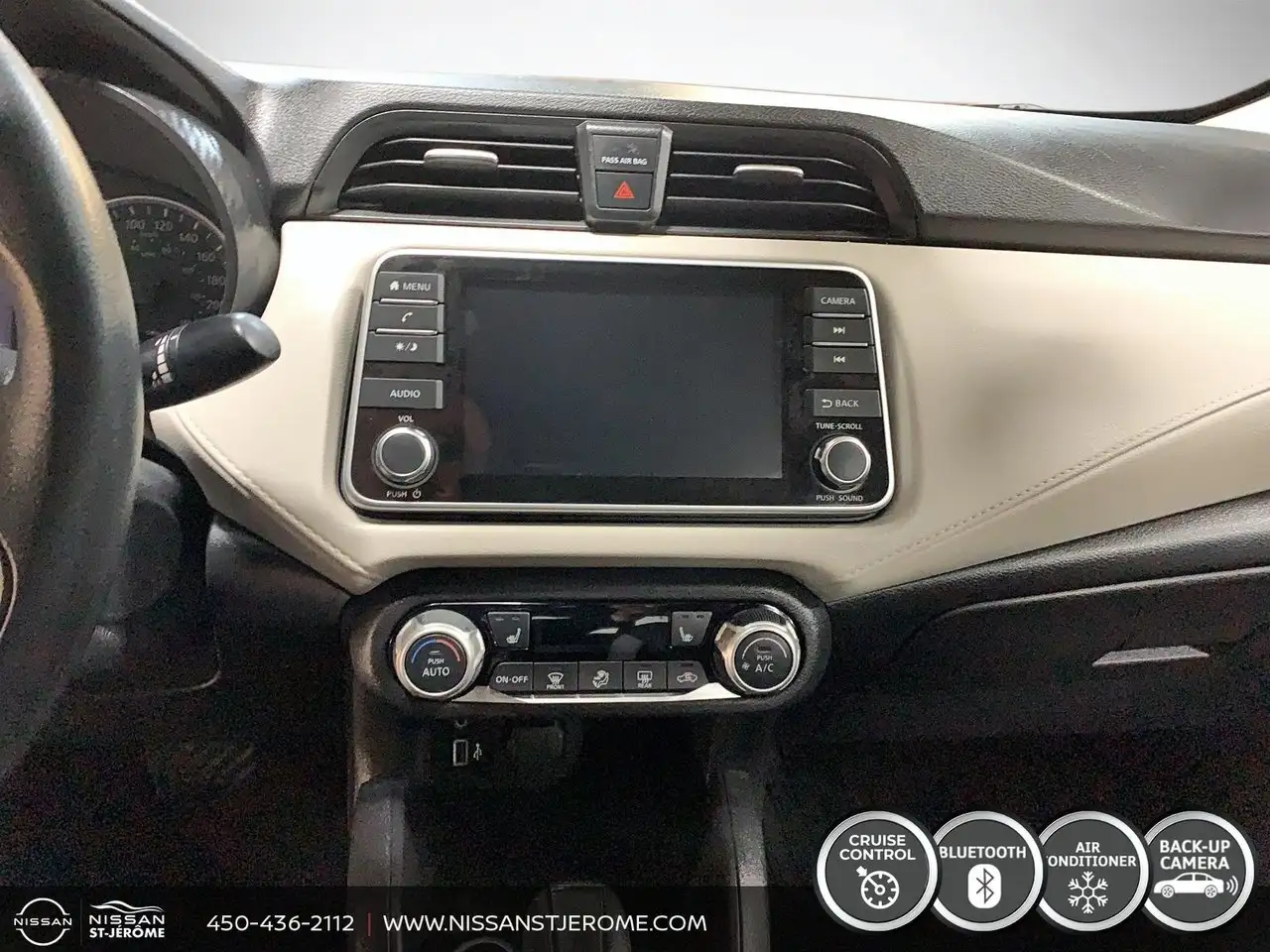 Nissan Versa снимка Nissan Versa