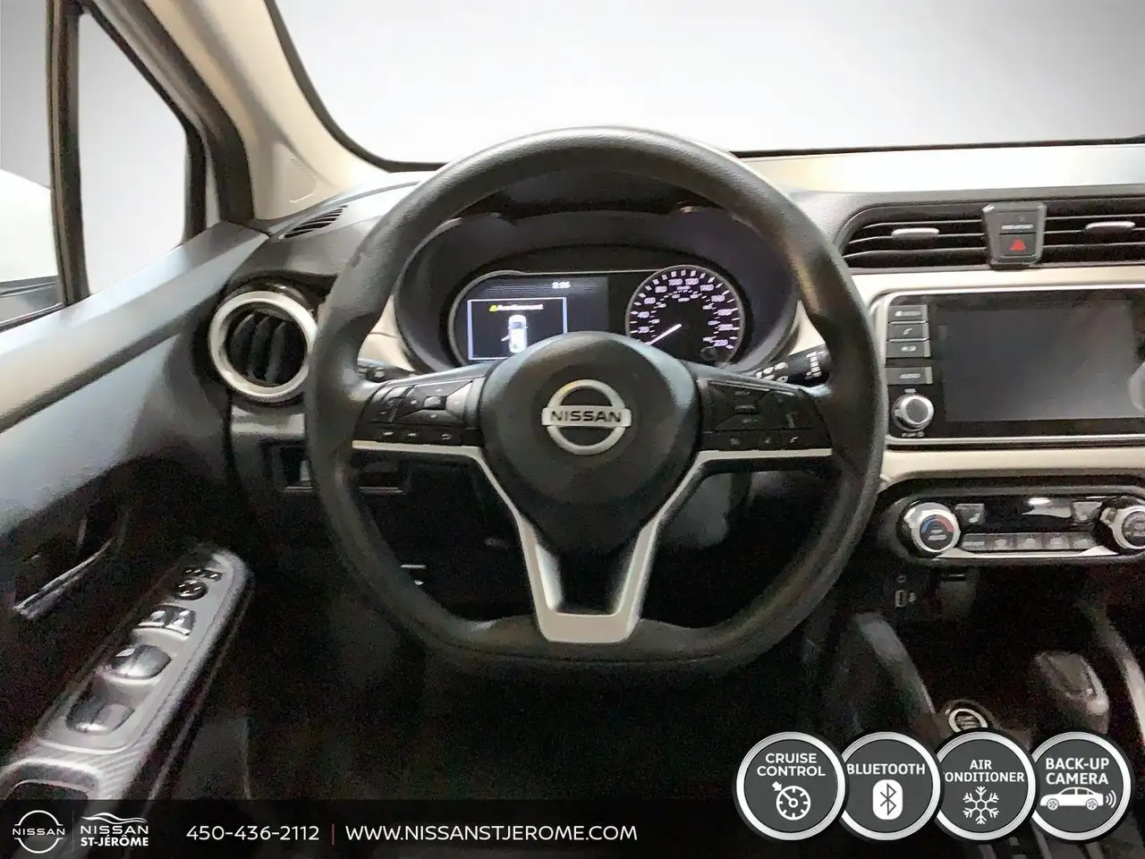 Nissan Versa снимка Nissan Versa