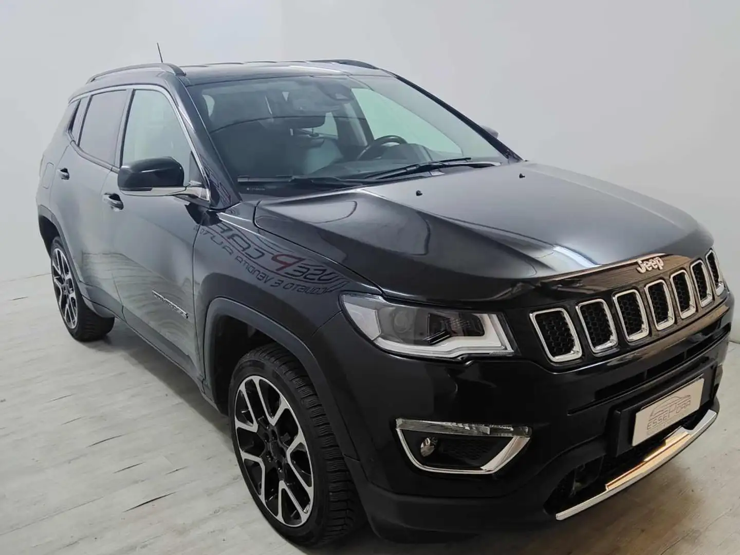 Jeep Compass 2.0 Multijet II aut. 4WD Longitude 65.000KM Schwarz - 2