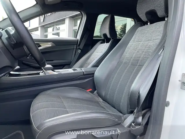 Renault Austral view 9