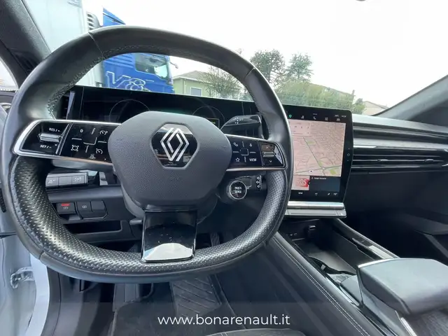 Renault Austral view 7