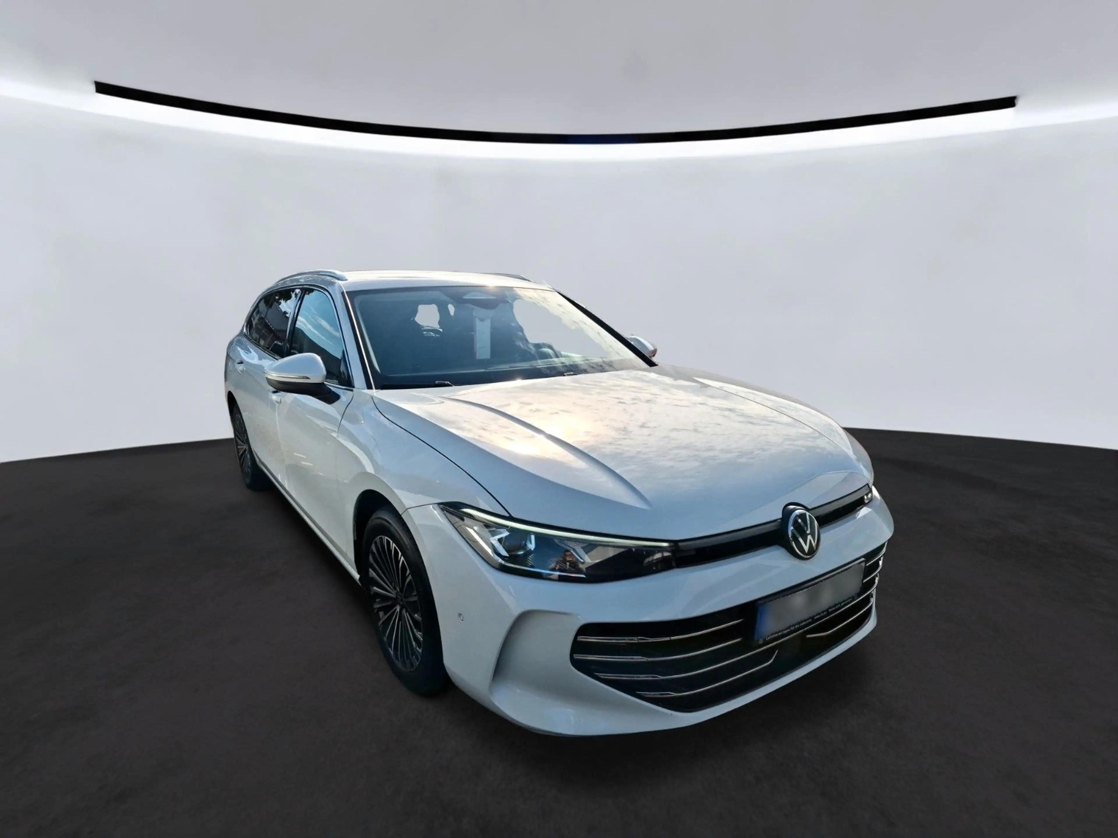 Volkswagen Passat Variant 2.0 TDI Elegance Navi AHK DCC ACC — photo 2
