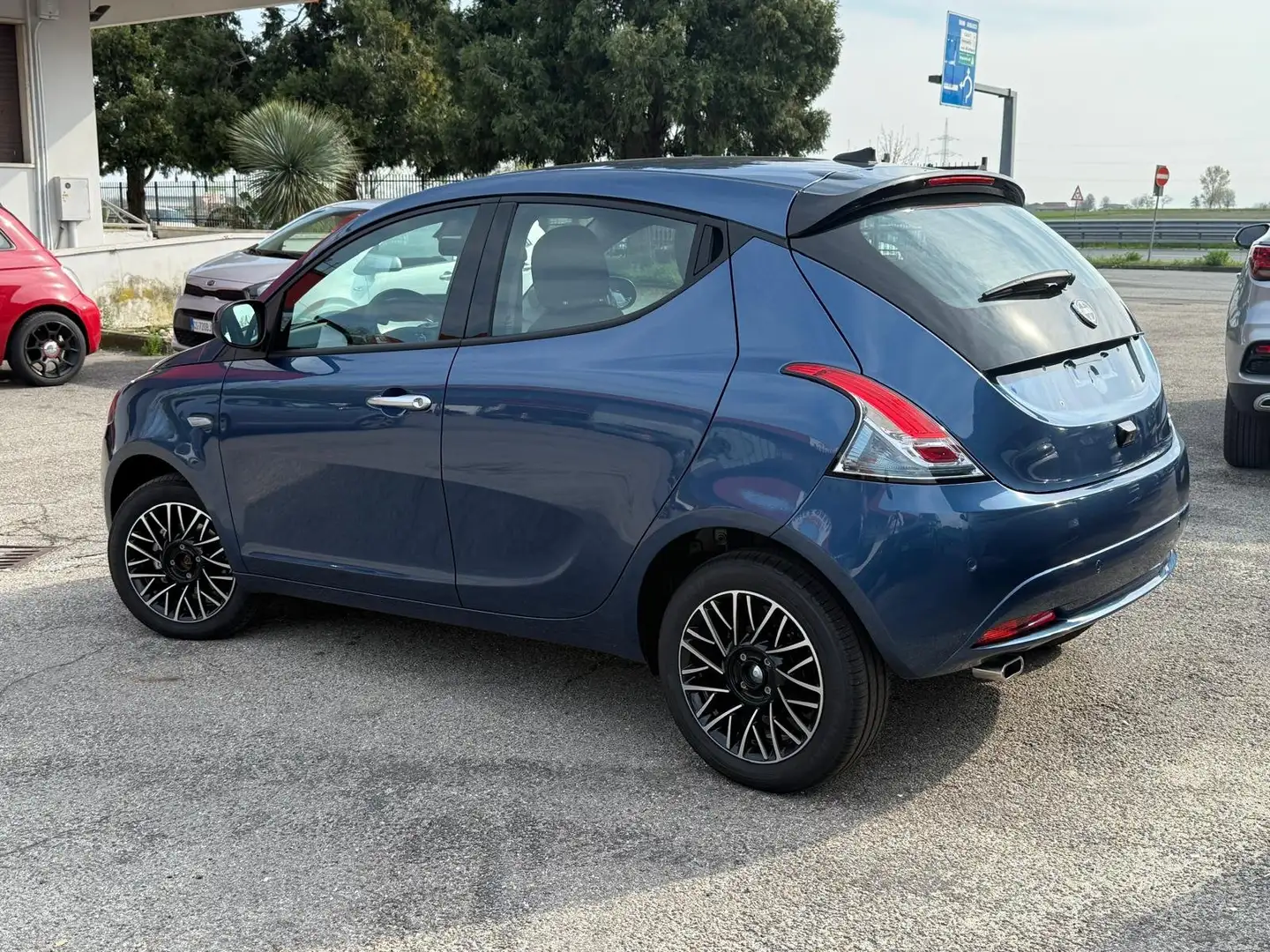Lancia Ypsilon 1.0 HYBRID TUTTI-COLORI PRONTA CONSEGNA Blu/Azzurro - 2