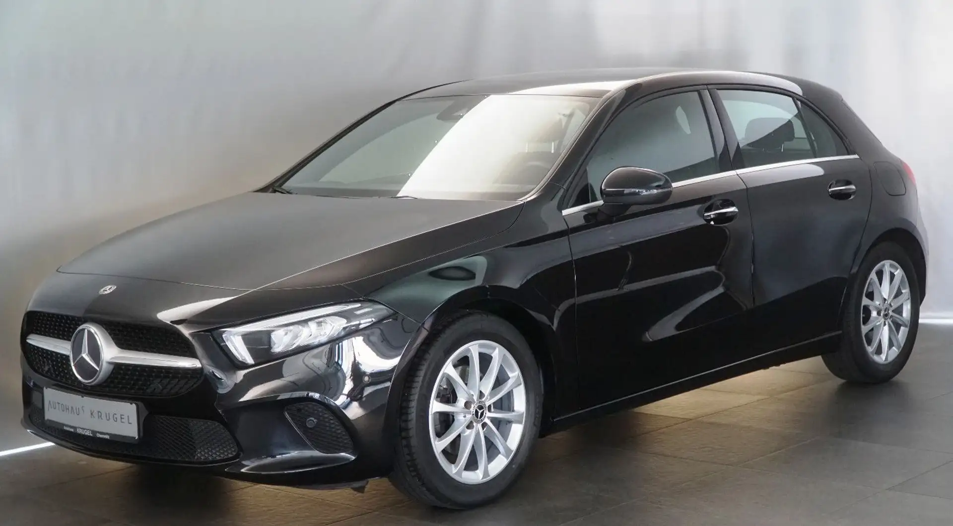 Mercedes-Benz A 160 Progressive/Wide/Cam/CarPlay/Temp/DAB/17'' Zwart - 1