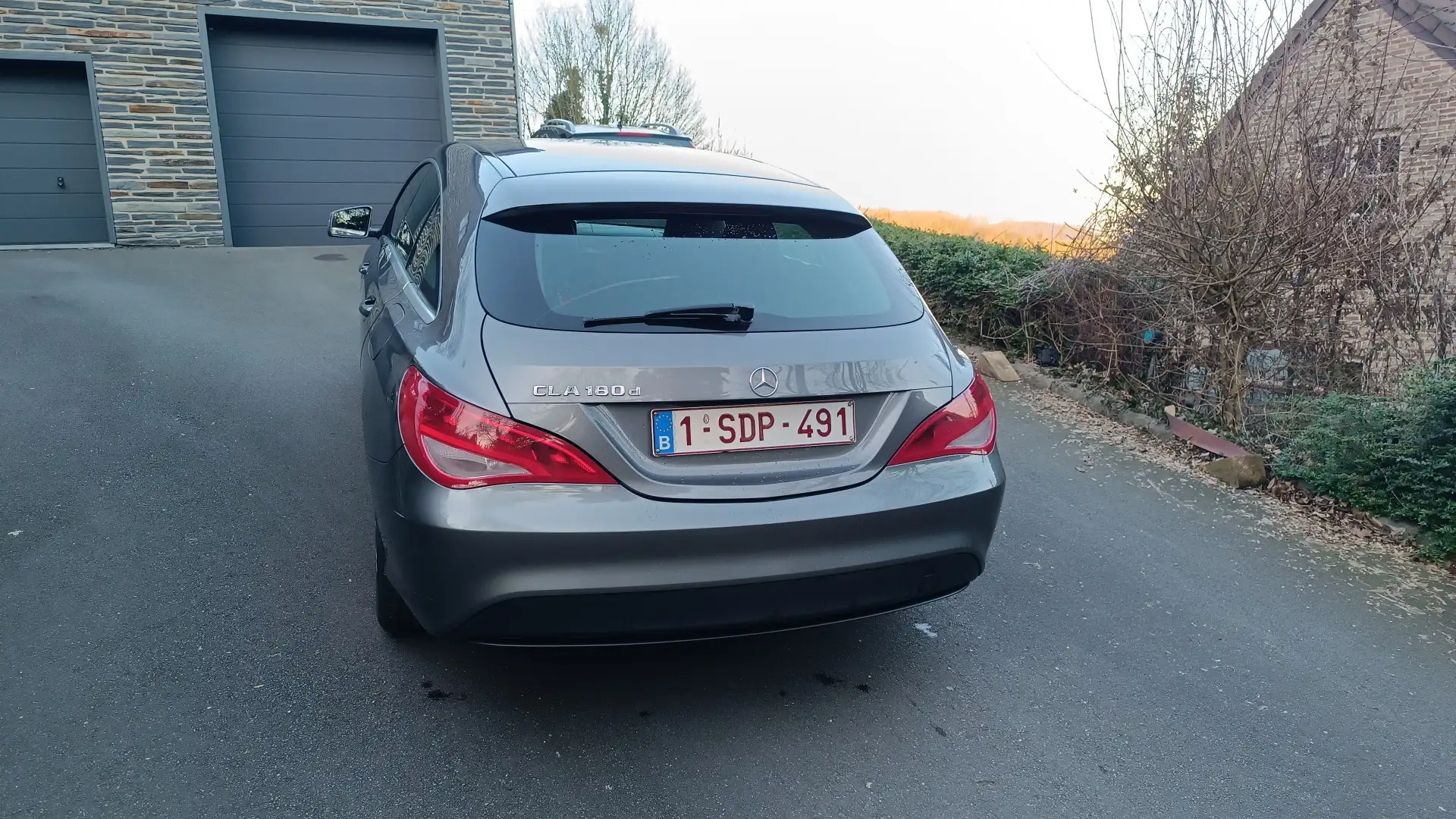 Mercedes-Benz CLA 180 Shooting Brake d Business - 2