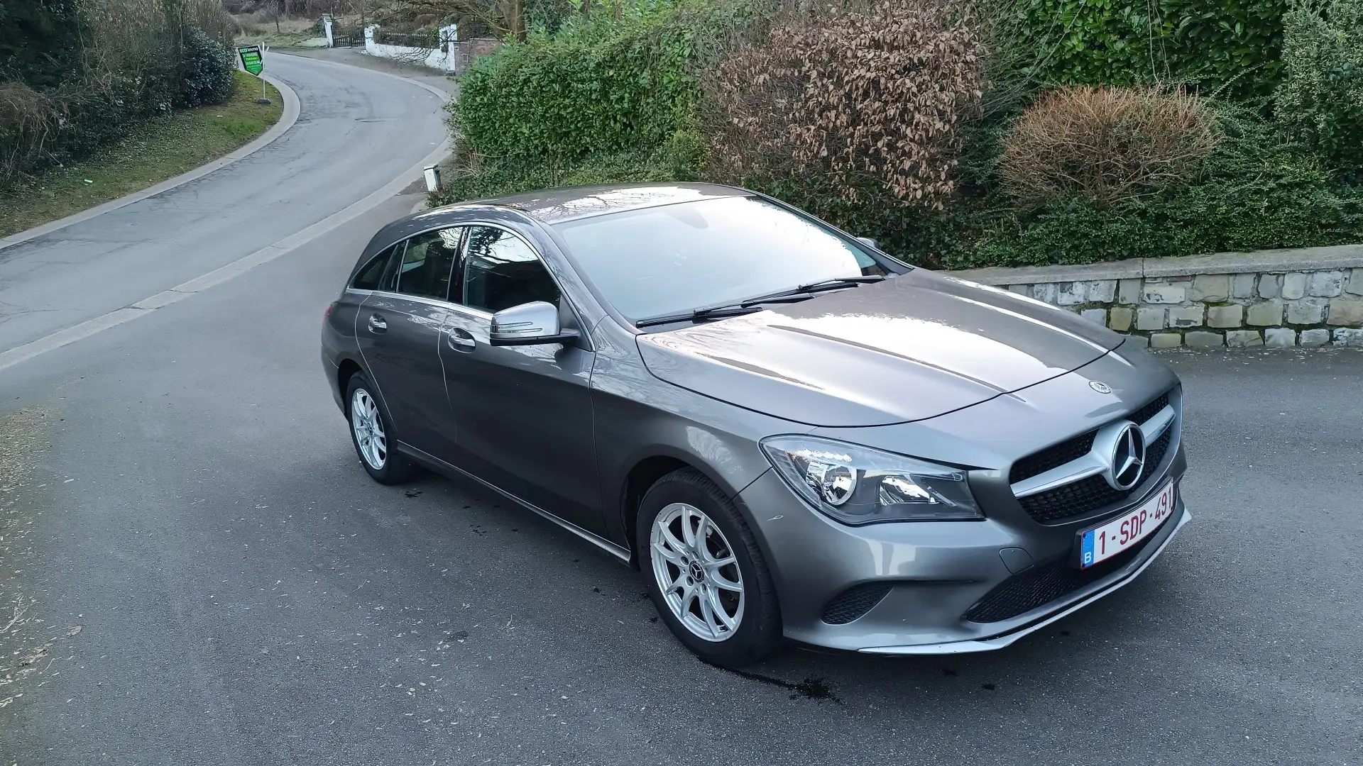 Mercedes-Benz CLA 180 Shooting Brake d Business - 1