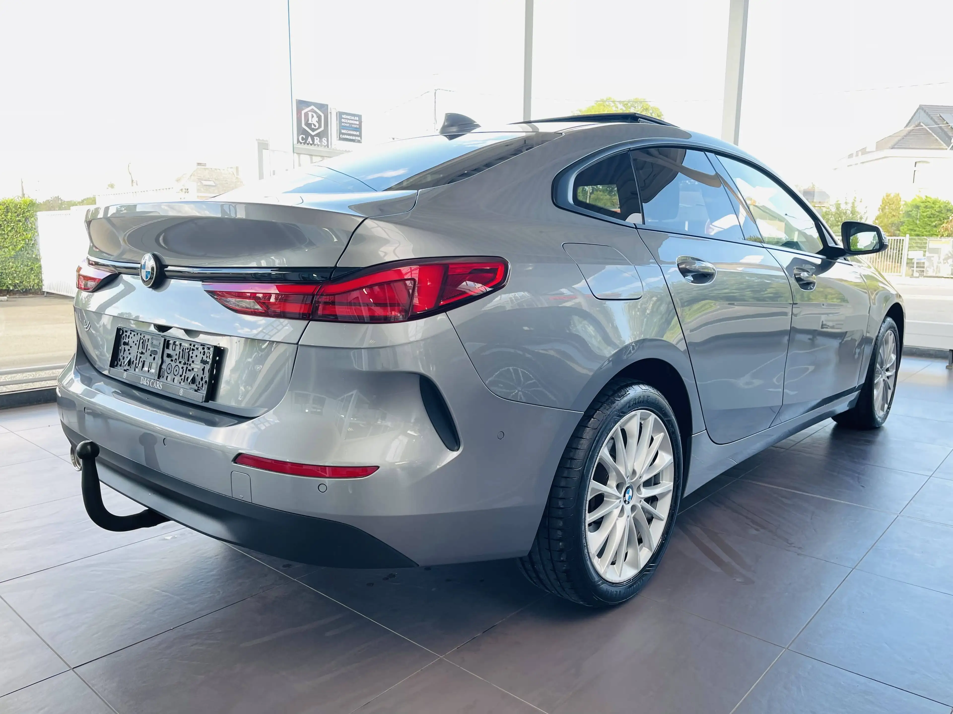 BMW 216 GC dA *** GARANTIE + TOIT PANO + LED + GPS + CUIR + COKCPIT *** — photo 5