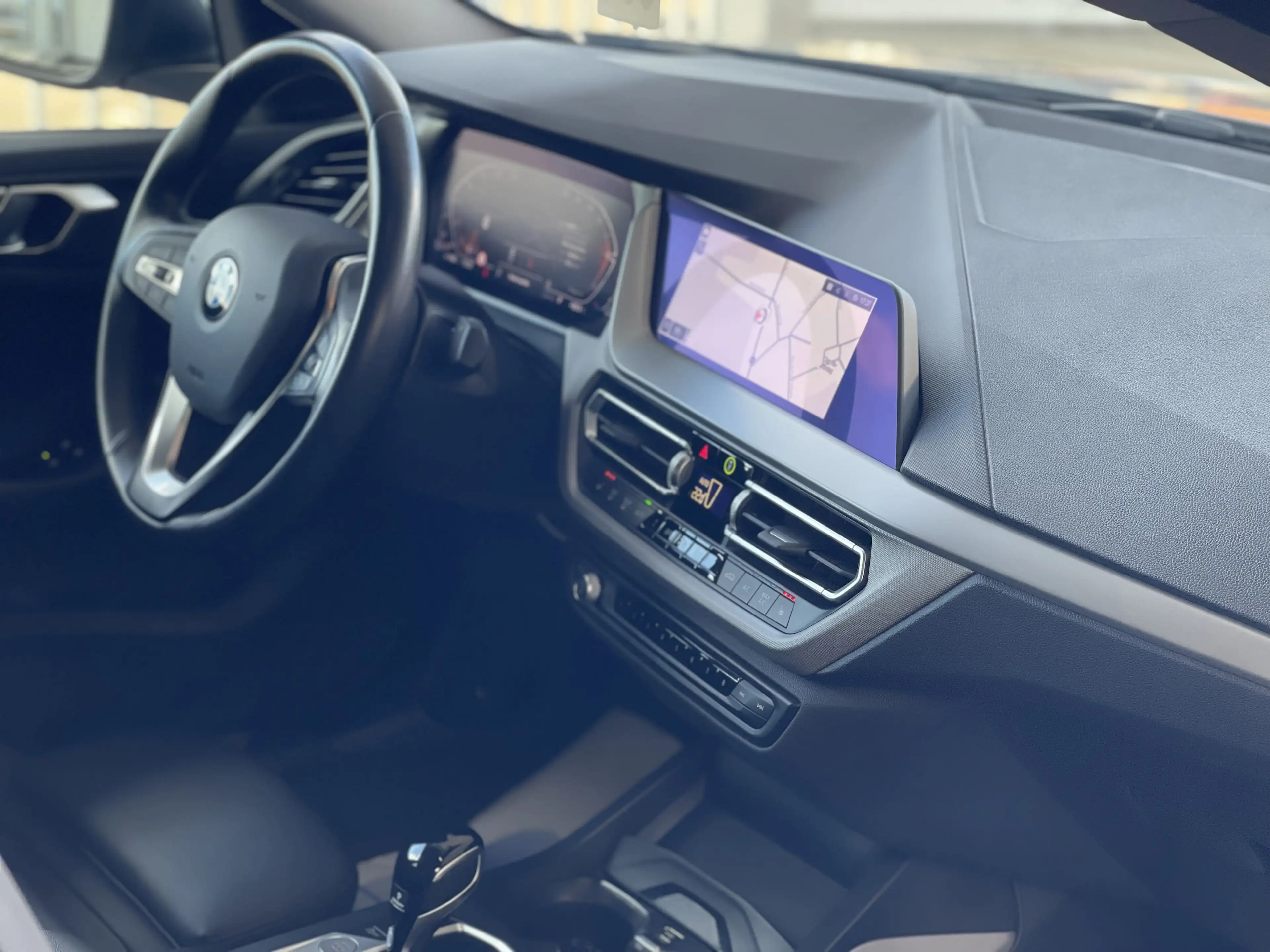 BMW 216 GC dA *** GARANTIE + TOIT PANO + LED + GPS + CUIR + COKCPIT *** — photo 13