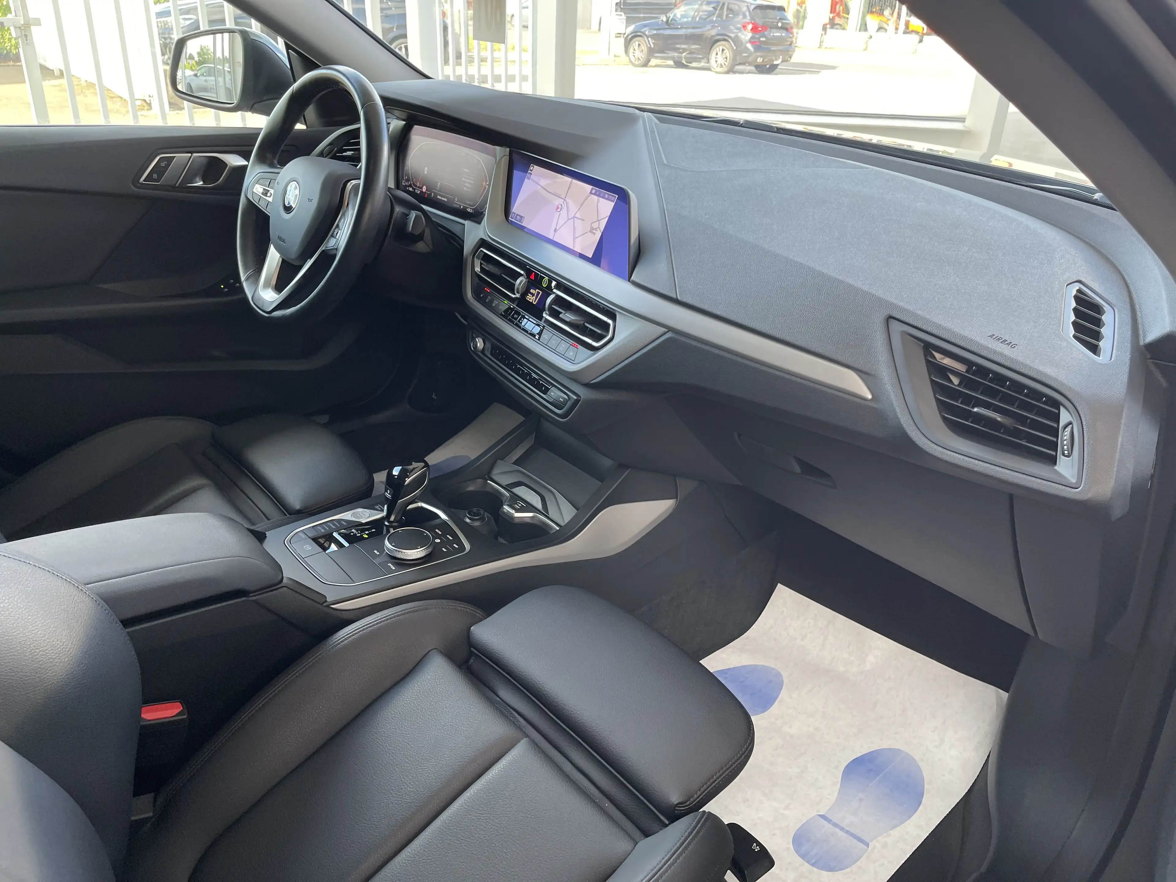 BMW 216 GC dA *** GARANTIE + TOIT PANO + LED + GPS + CUIR + COKCPIT *** — photo 9