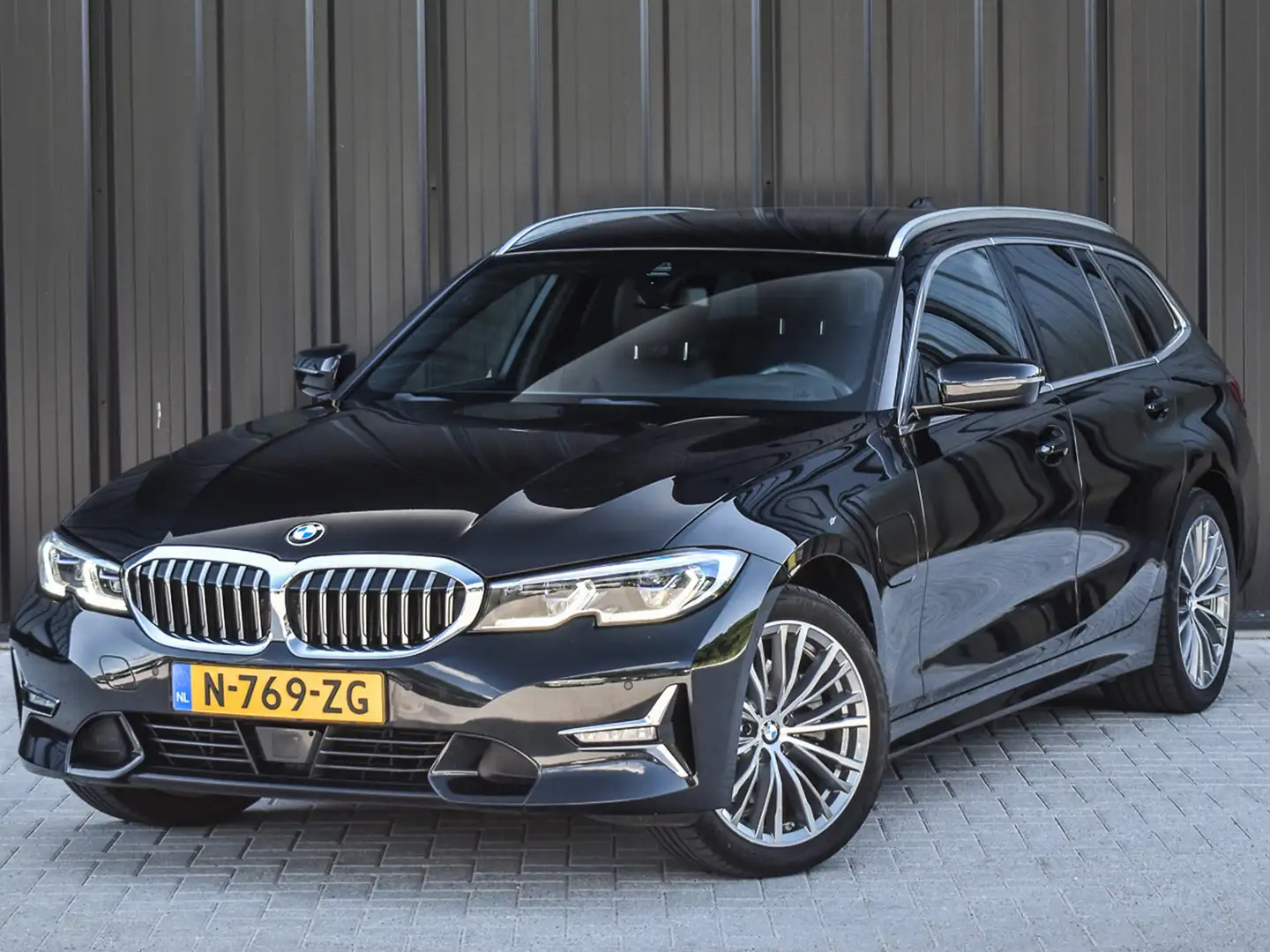 BMW 320 3-serie Touring 320e xDRIVE BUSINESS EDITION PLUS Zwart - 2