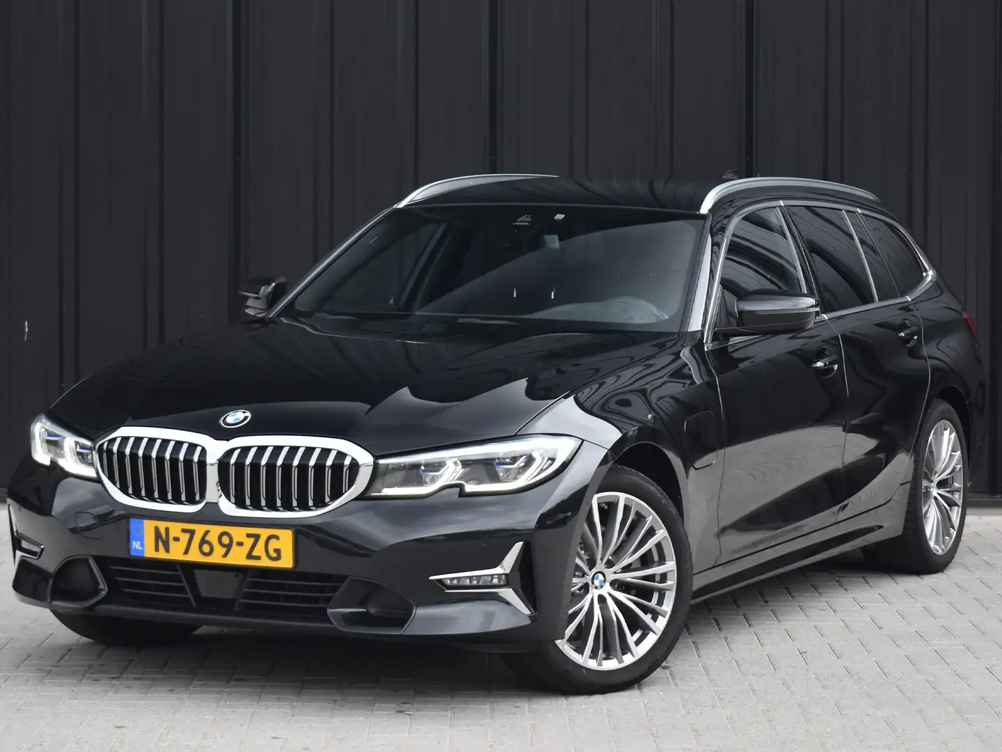 BMW 320 3-serie Touring 320e xDRIVE BUSINESS EDITION PLUS Zwart - 2