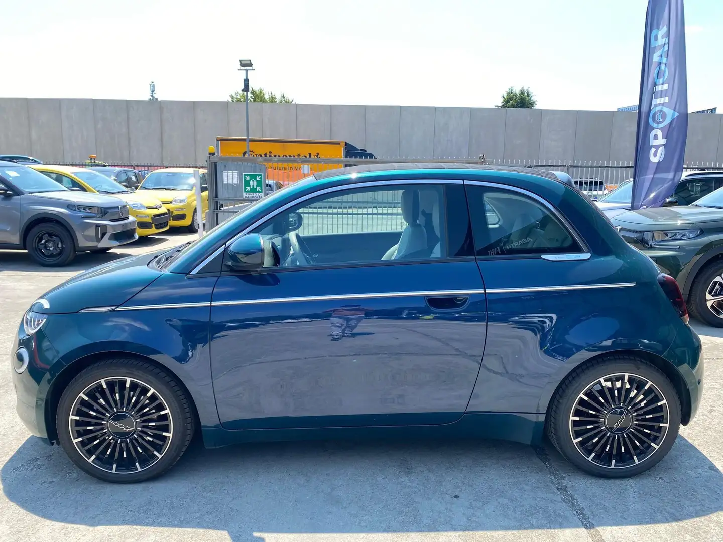 Fiat 500e 500e Cabrio 42 kWh La Prima Bleu - 2