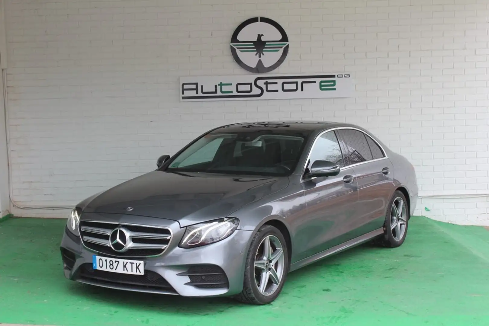 Mercedes-Benz E 220 d Gris - 1