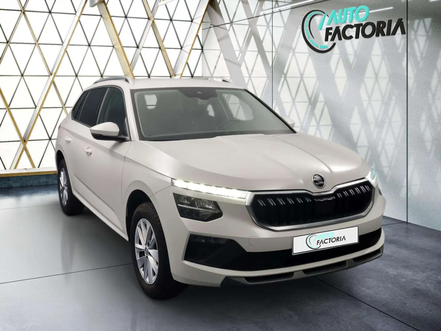 Skoda Kamiq -26% 1.0 TSI 115cv BVA +MIRRORLINK+CAM+Options Beige - 2