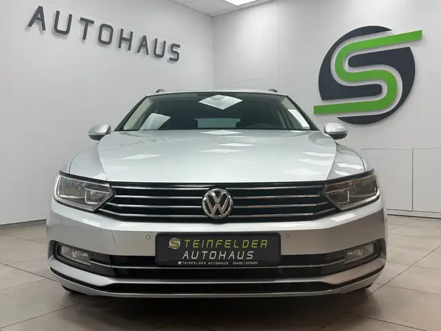 Volkswagen Passat view 2