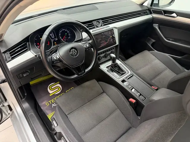Volkswagen Passat view 9