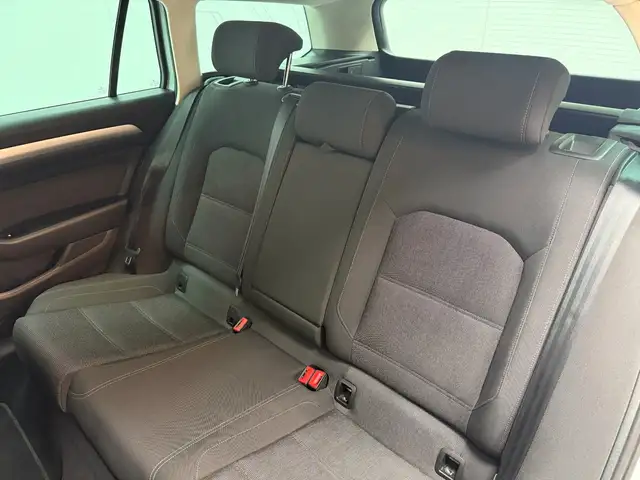 Volkswagen Passat view 15