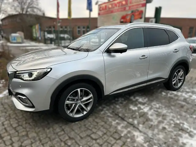 MG EHS Luxury PHEV
