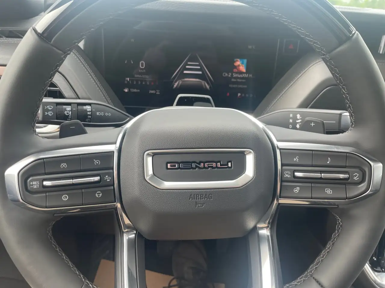 GMC Yukon снимка GMC Yukon