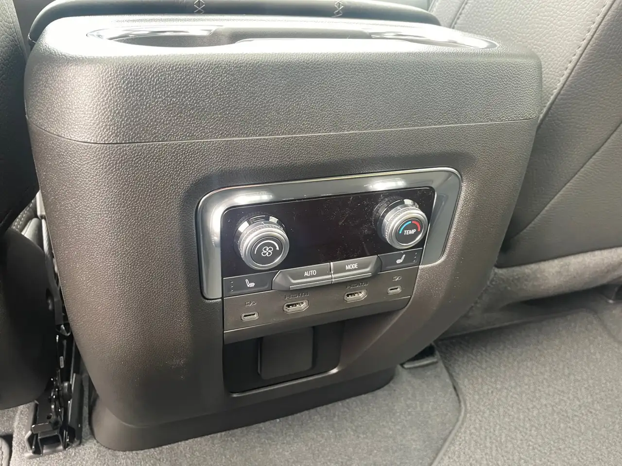 GMC Yukon снимка GMC Yukon