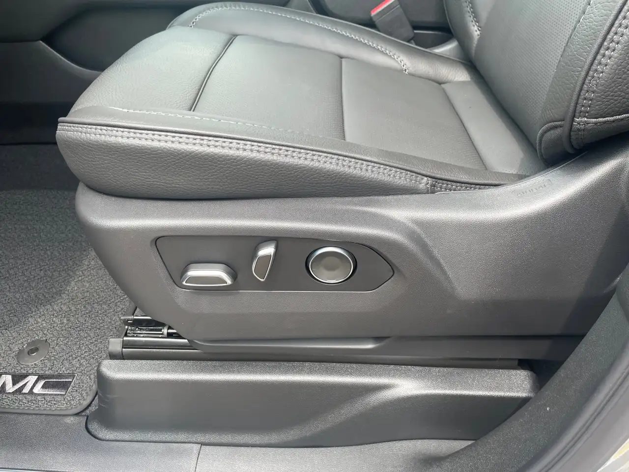 GMC Yukon снимка GMC Yukon