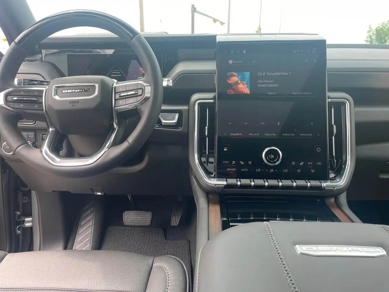 GMC Yukon снимка GMC Yukon